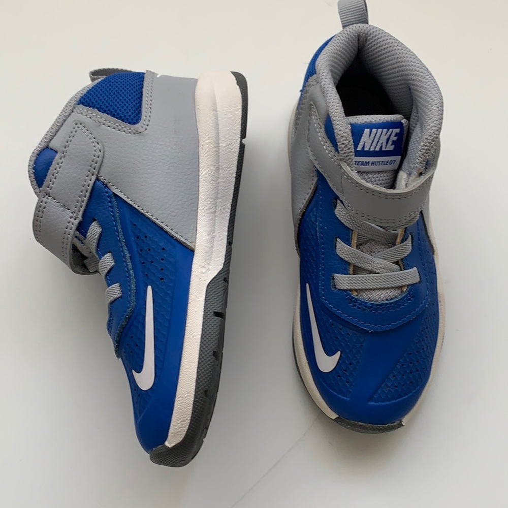 Kids Nike Team Hustle 07 Sneakers